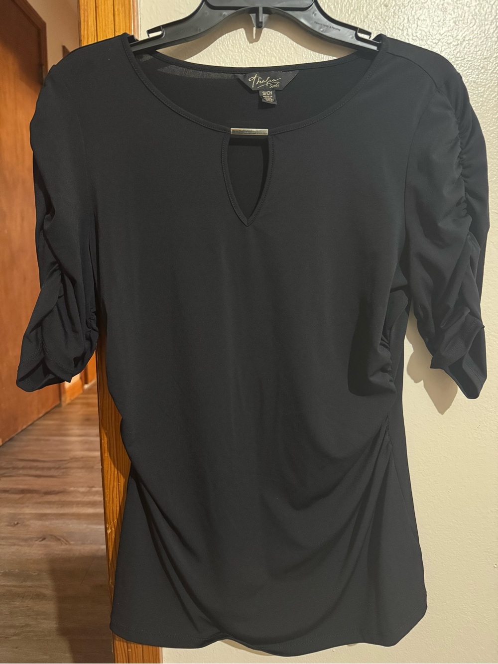 Thalia Sodi Black Short Sleeve Keyhole Top